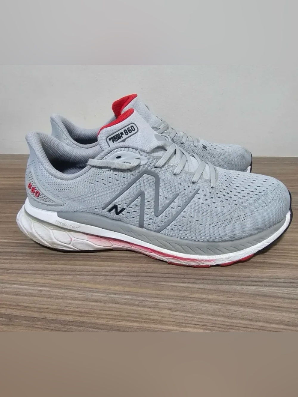 New Balance Men’s 860 Athletic Shoes - Light Gray with Red Accent Size 10